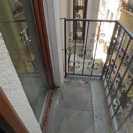 Pera Apartahotel 4*