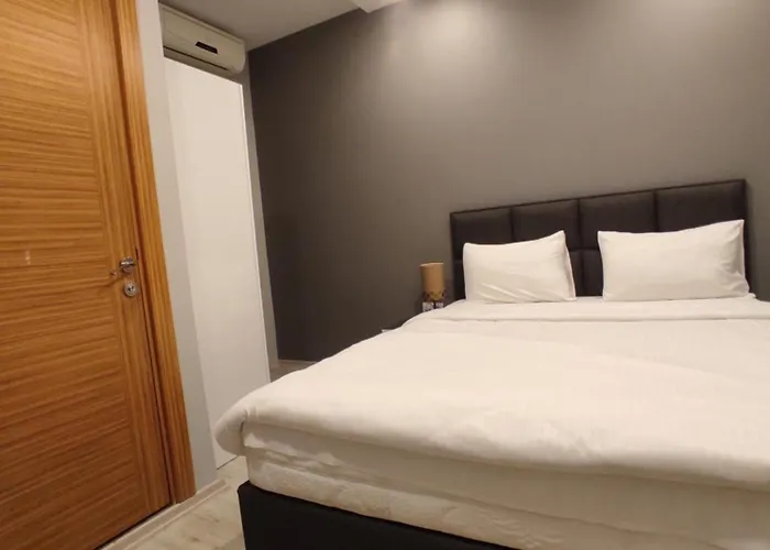 Ξενοδοχείο με διαμερίσματα Pera 4*